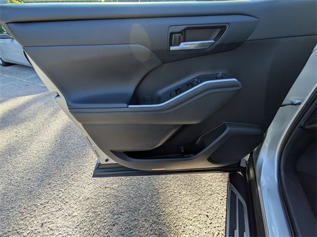 2022 Toyota Highlander XLE - 9