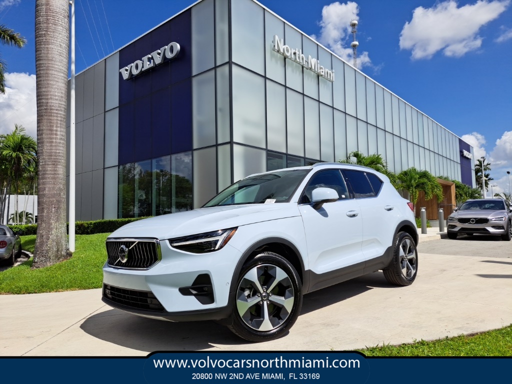 2024 Volvo XC40 B5 Plus Bright Theme
