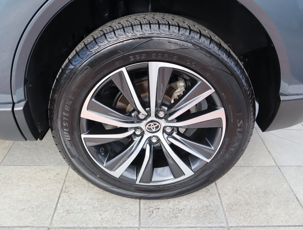 Thumbnail: 2022 Toyota Venza - 10