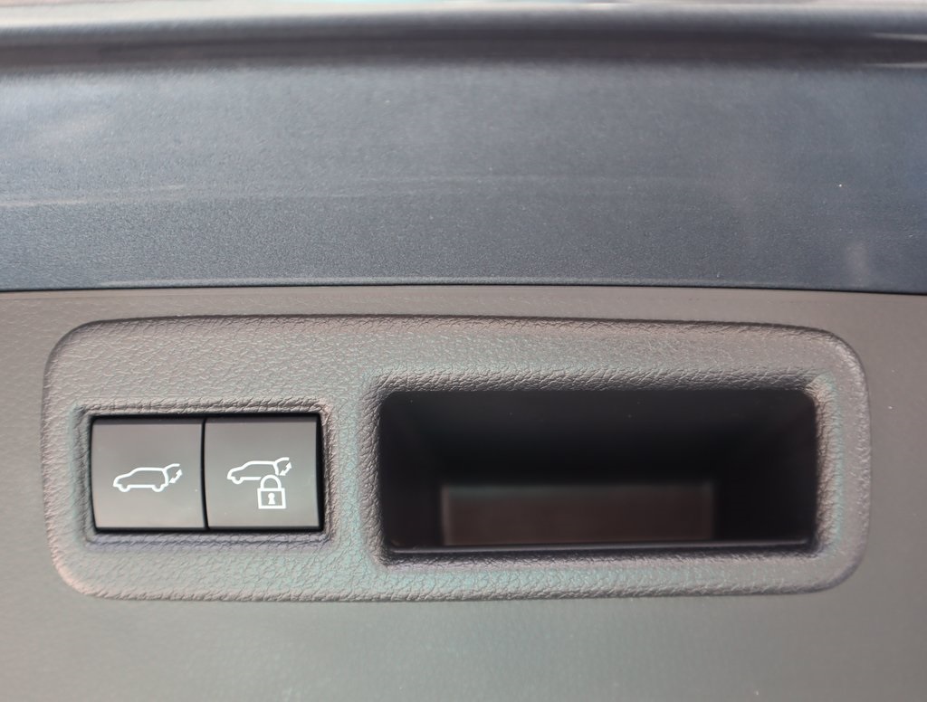 Thumbnail: 2022 Toyota Venza - 18