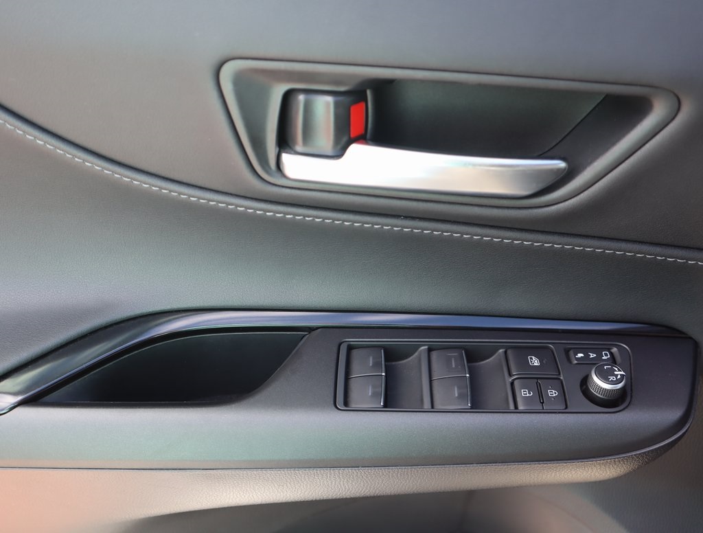 Thumbnail: 2022 Toyota Venza - 19