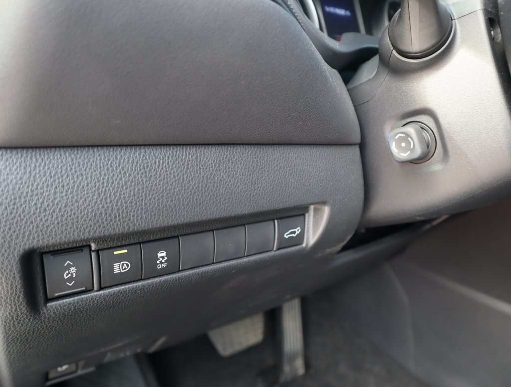 Thumbnail: 2022 Toyota Venza - 22