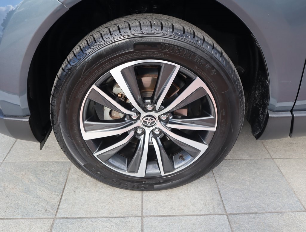 Thumbnail: 2022 Toyota Venza - 9