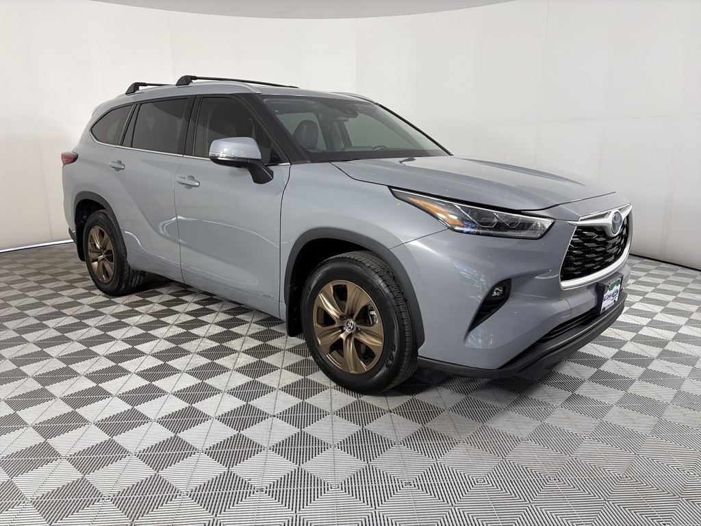 2022 Toyota Highlander Hybrid Bronze Edition AWD