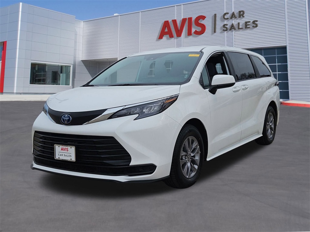 2025 Toyota Sienna LE 8-Passenger FWD