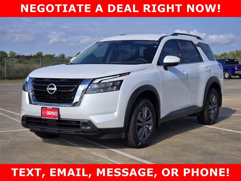 2025 Nissan Pathfinder SV