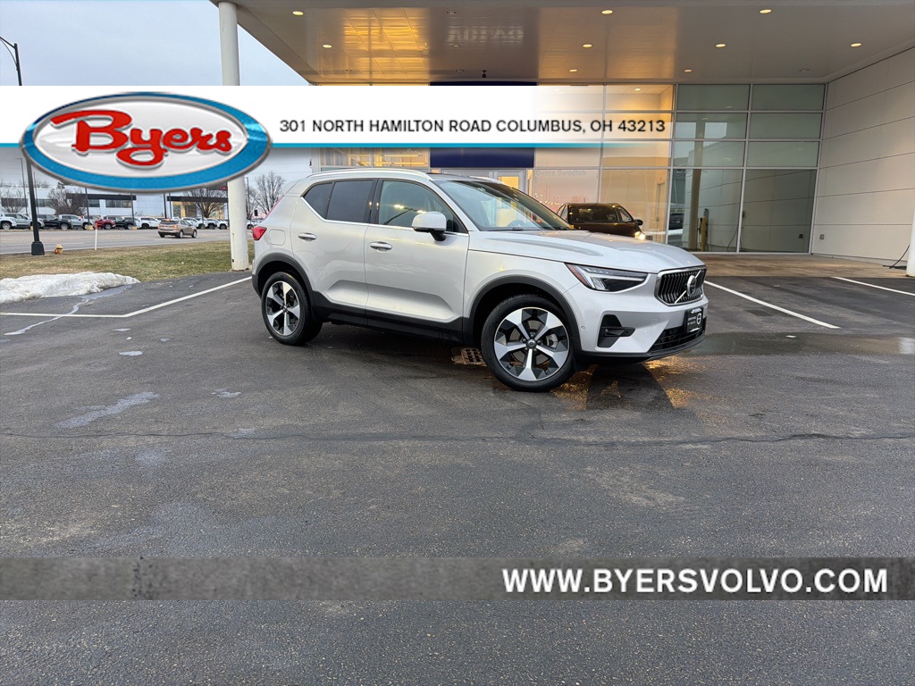 2025 Volvo XC40 B5 Plus Bright Theme AWD