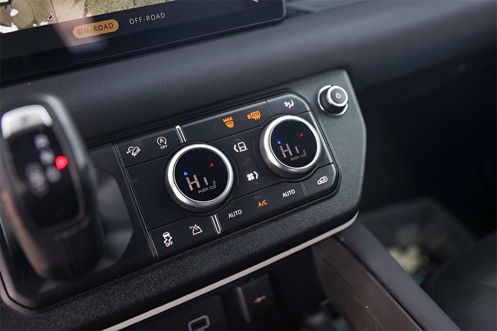 Used Car 2023 Land Rover Defender 110  X-dynamic Se For Sale Under $60,000 In Austin, Texas