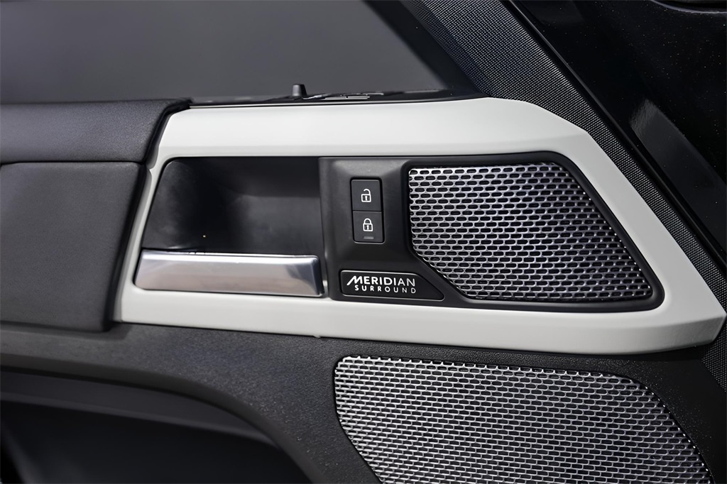 Used Car 2023 Land Rover Defender 110  X-dynamic Se For Sale Under $60,000 In Austin, Texas