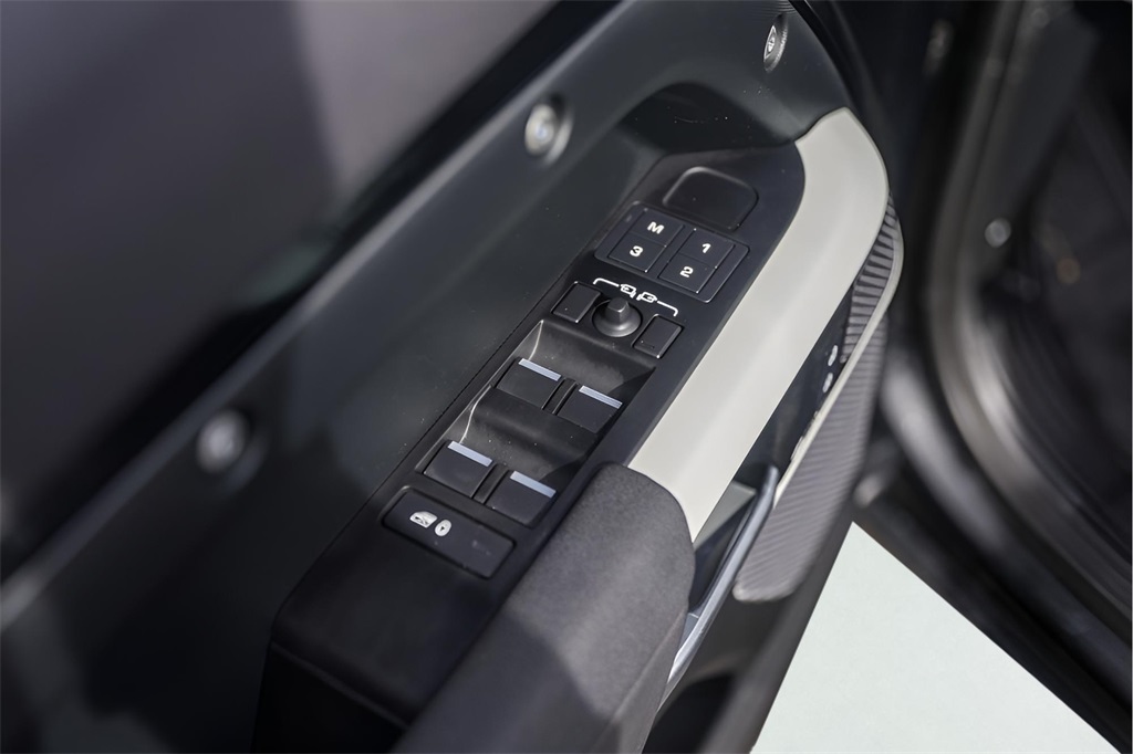 Used Car 2023 Land Rover Defender 110  X-dynamic Se For Sale Under $60,000 In Austin, Texas