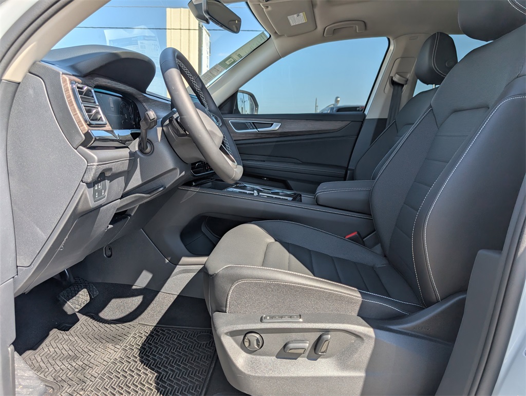 2025 Volkswagen Atlas 2.0T SEL - 11