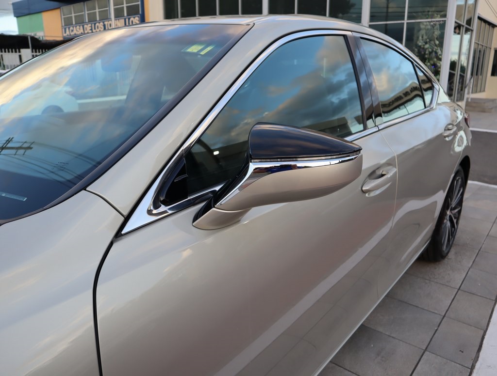 Thumbnail: 2025 Lexus ES - 11