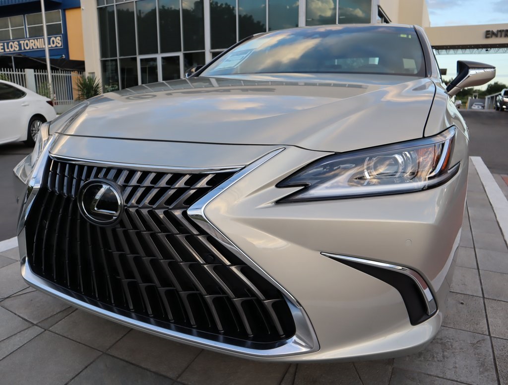 Thumbnail: 2025 Lexus ES - 17