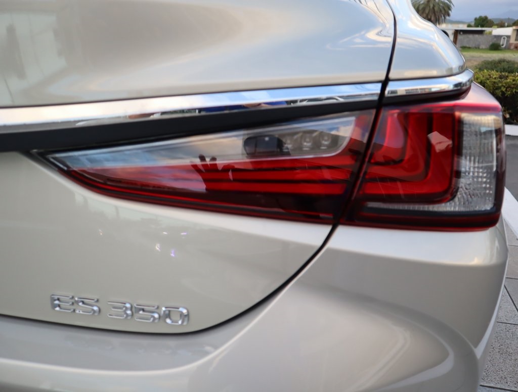 Thumbnail: 2025 Lexus ES - 21