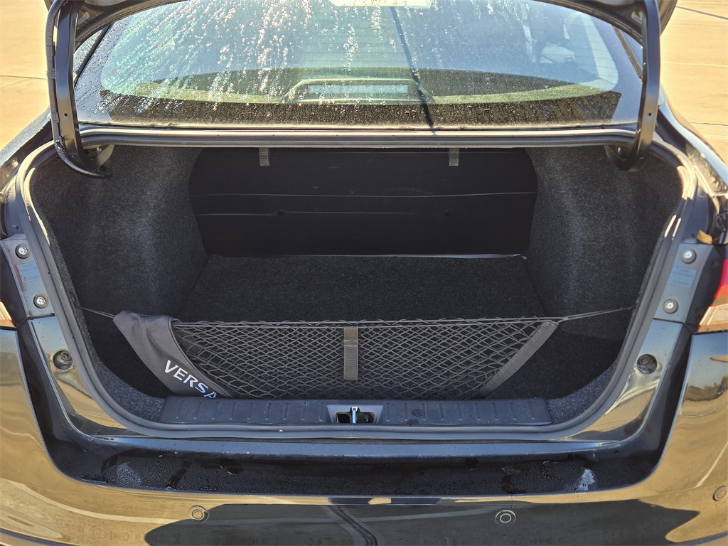 2025 Nissan Versa 1.6 S - 9