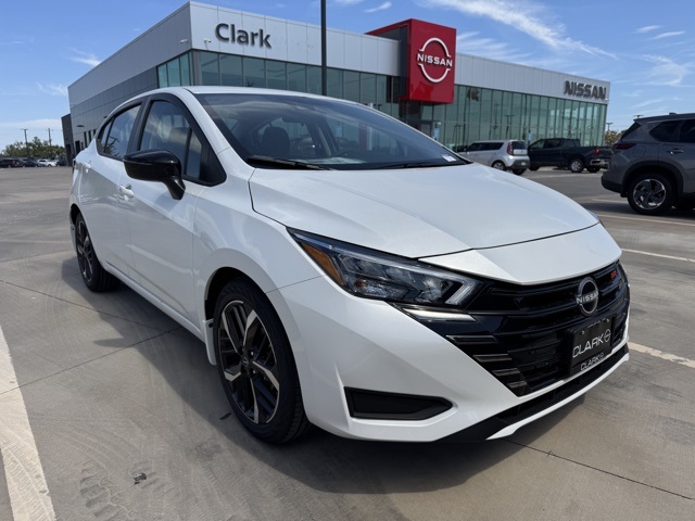 2025 Nissan Versa Sedan SR's photo