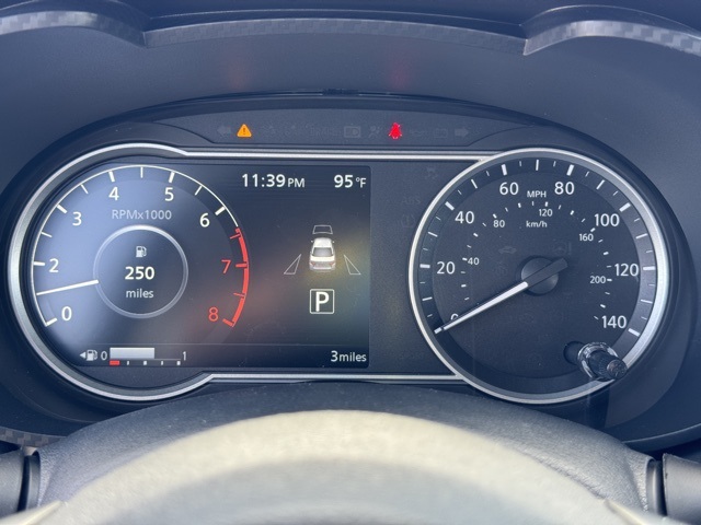 2025 Nissan Versa 1.6 SR photo 4