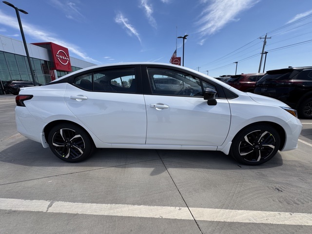 2025 Nissan Versa 1.6 SR photo 6