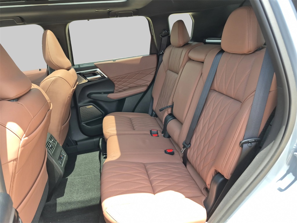 2025 Mitsubishi Outlander SEL Gray at Gullo Toyota