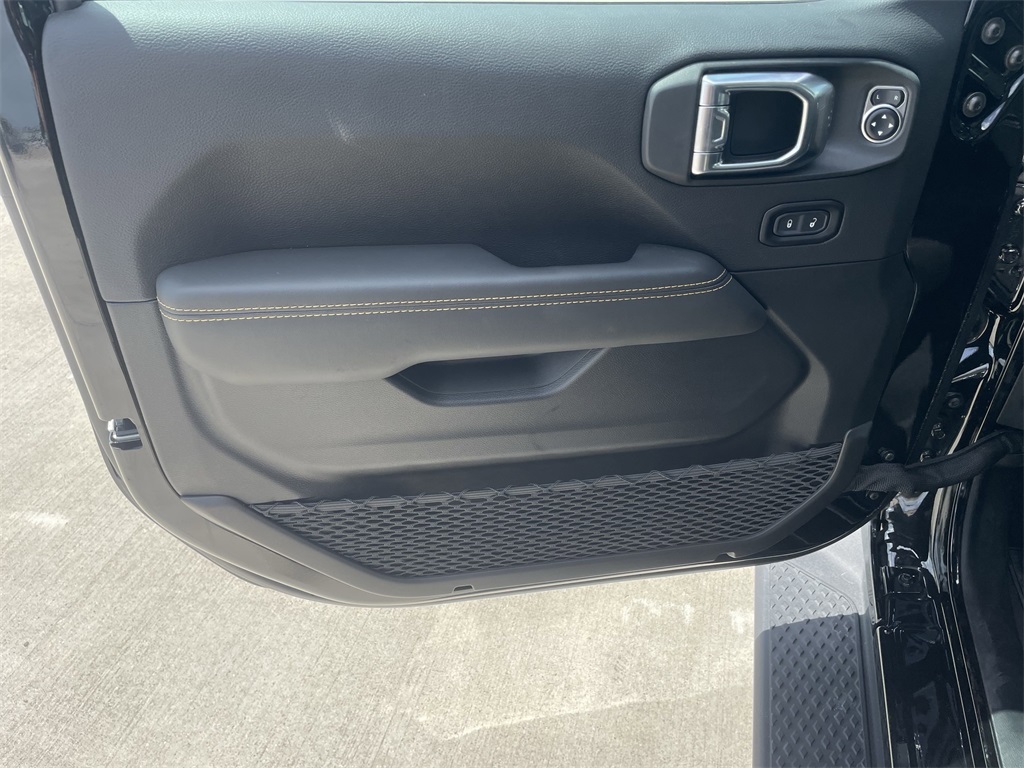 2025 Jeep Gladiator Nighthawk - 10