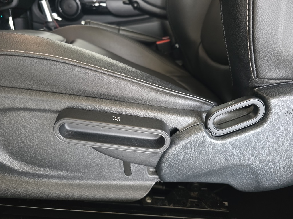 Thumbnail: 2019 MINI Cooper - 12