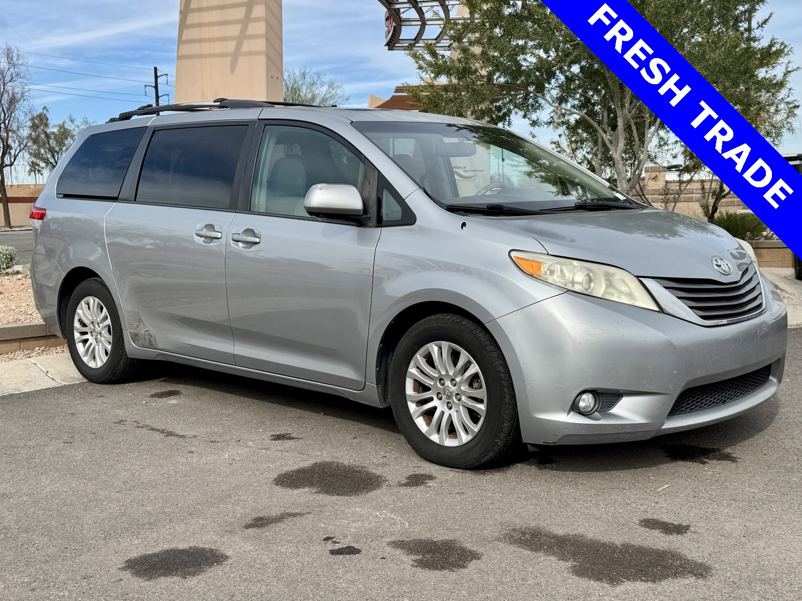 2013 Toyota Sienna XLE's photo