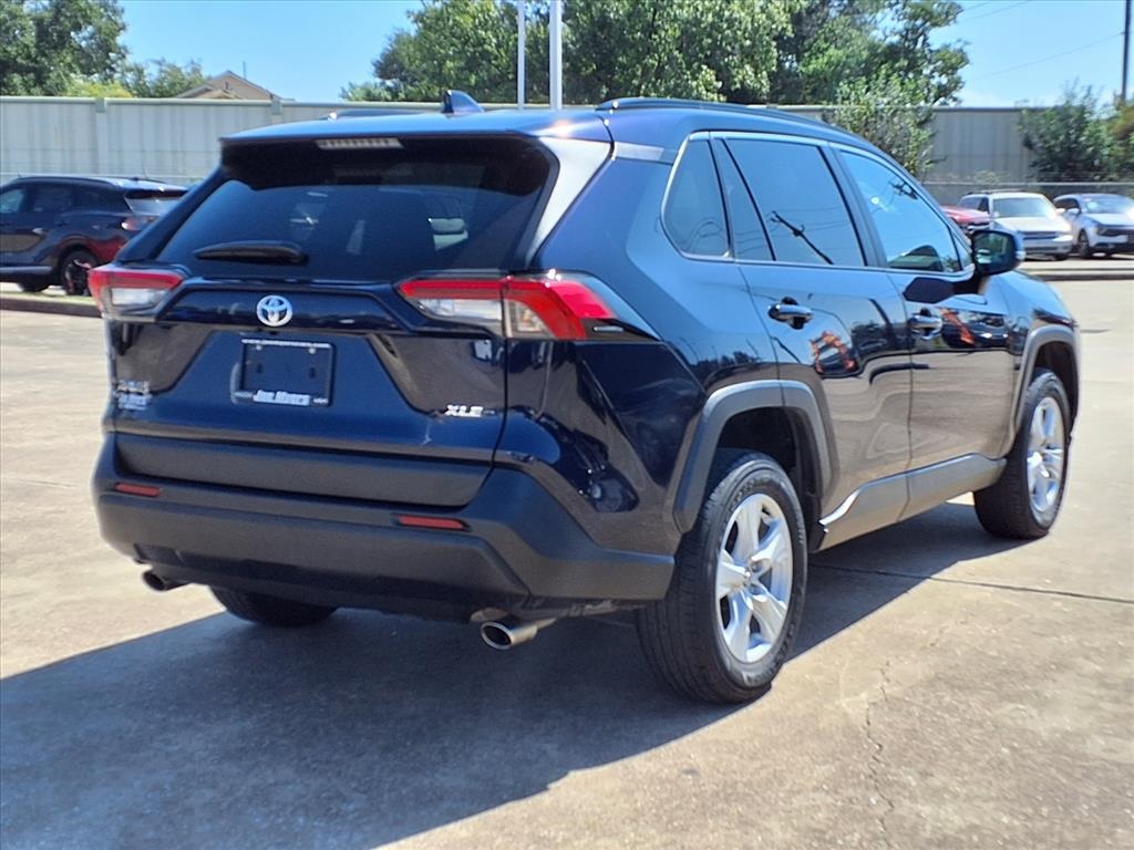 2021 Toyota RAV4 XLE - 3