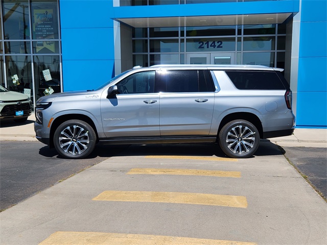 2025 Chevrolet Suburban High Country photo 2