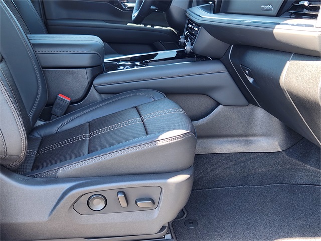 2025 Chevrolet Suburban High Country photo 18