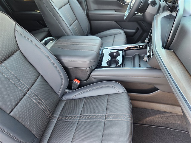 2025 Chevrolet Suburban High Country photo 19