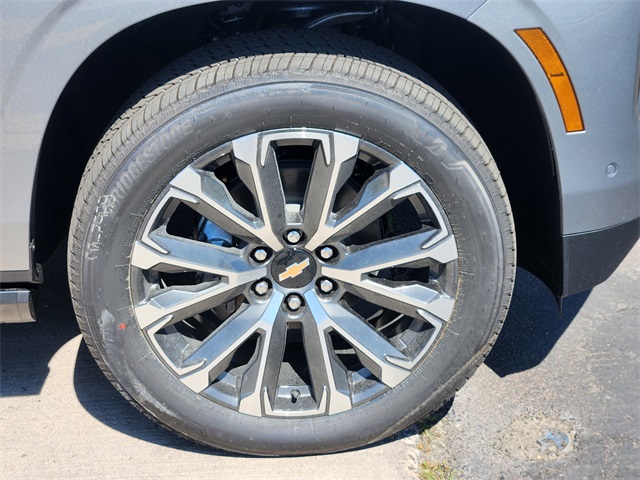 2025 Chevrolet Suburban High Country photo 9