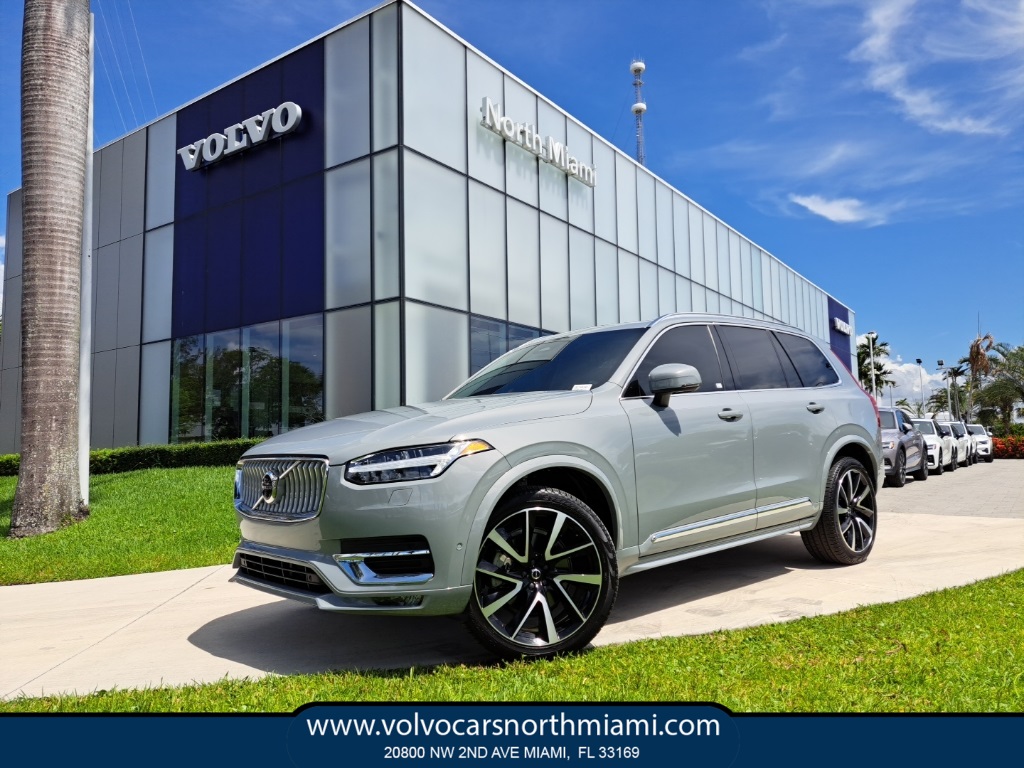 2024 Volvo XC90 B5 Plus