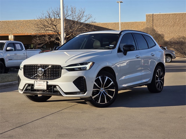 2024 Volvo XC60 B5 Plus Dark Theme AWD
