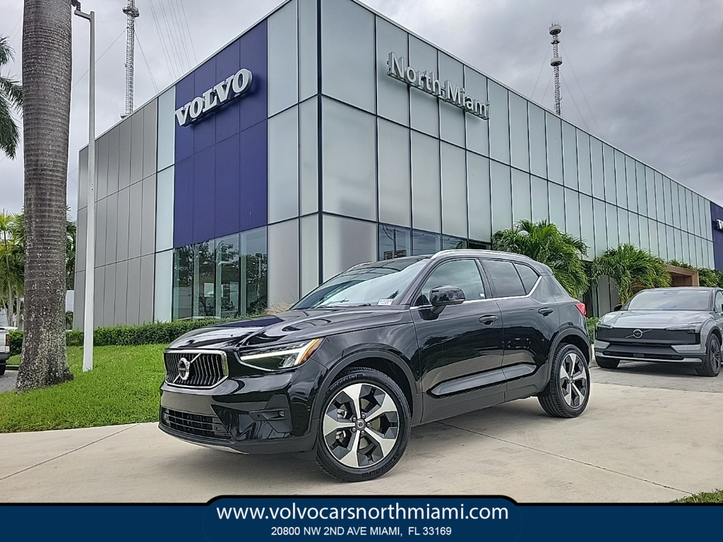 2025 Volvo XC40 B5 Plus Bright Theme