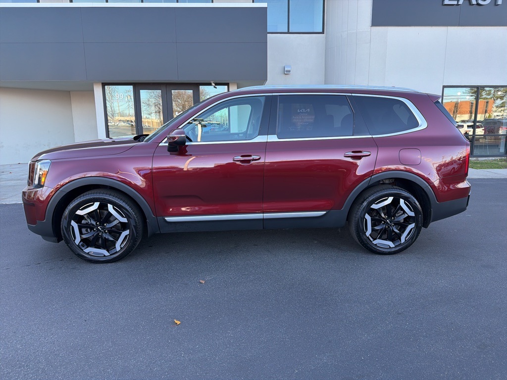 2023 Kia Telluride S photo 2