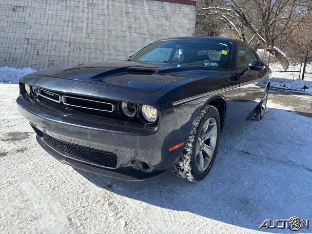 2016 Dodge Challenger SXT RWD