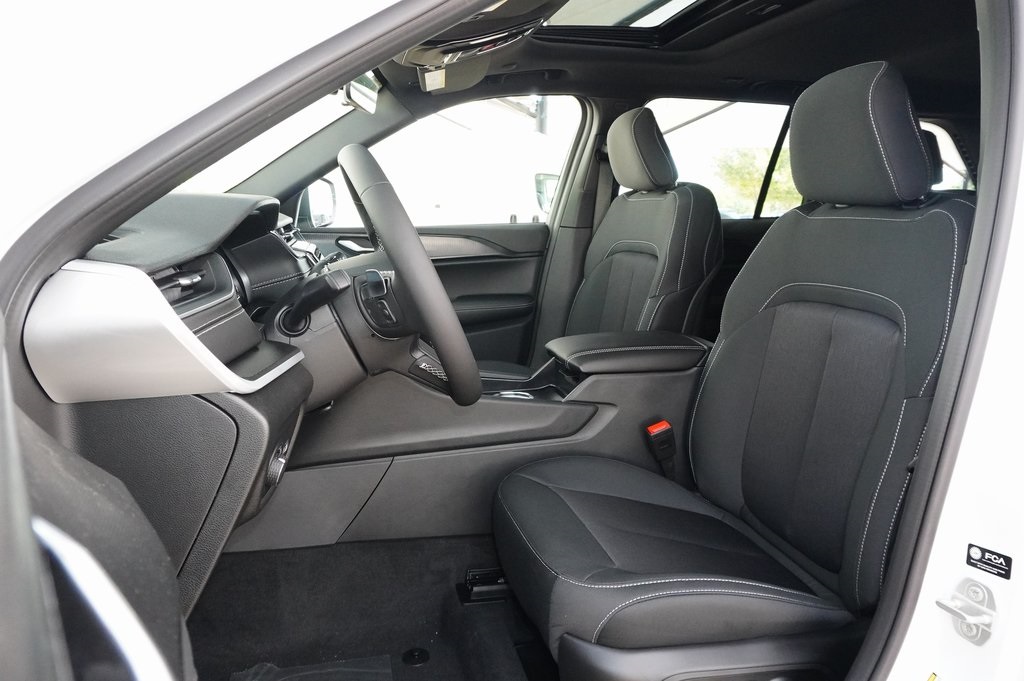 New Car 2025 Jeep Grand Cherokee  Laredo X For Sale In Weatherford, Texas
