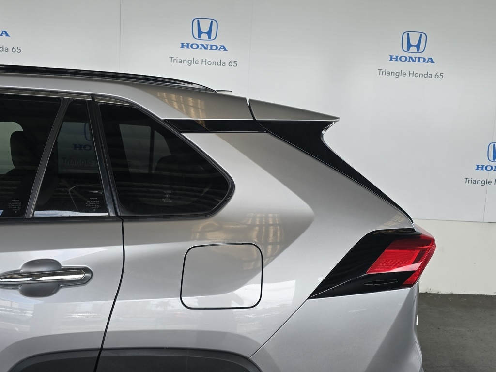 Thumbnail: 2021 Toyota RAV4 - 15