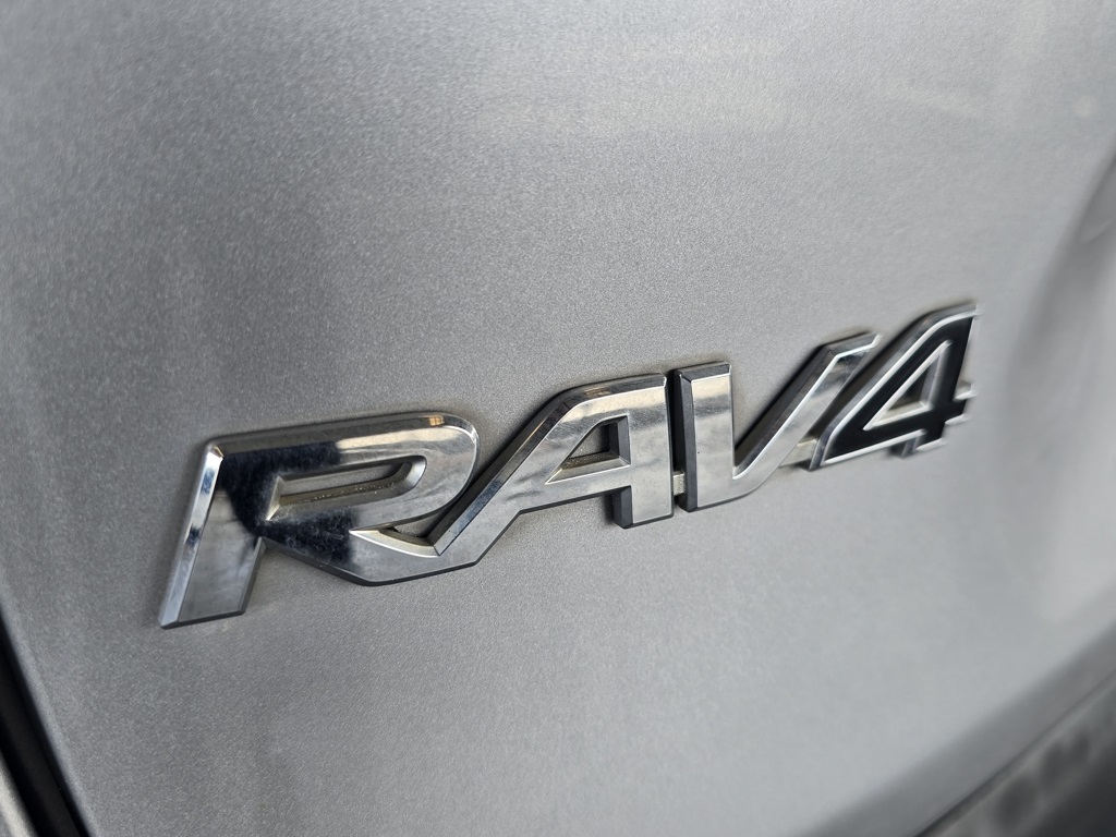 Thumbnail: 2021 Toyota RAV4 - 25