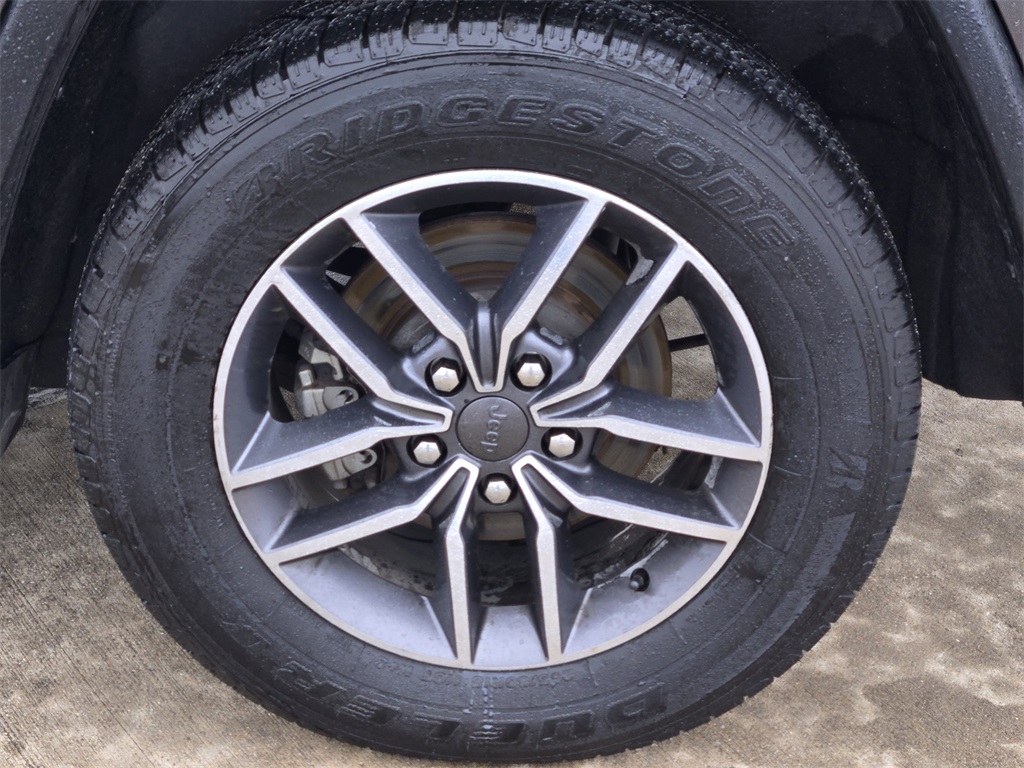 2020 Jeep Grand Cherokee Limited Gray at Texan Dodge Chrysler Jeep Ram