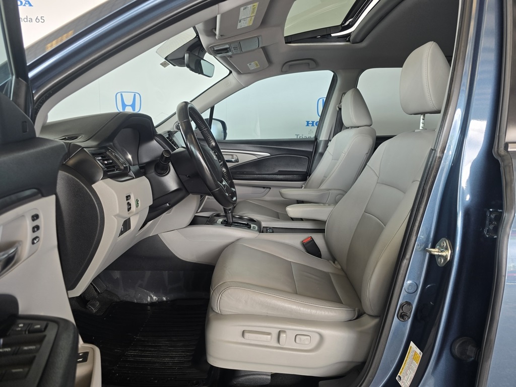 Thumbnail: 2019 Honda Pilot - 10