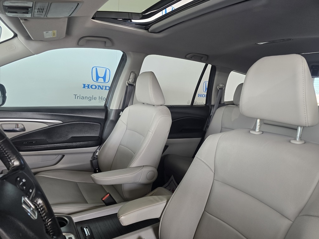 Thumbnail: 2019 Honda Pilot - 14