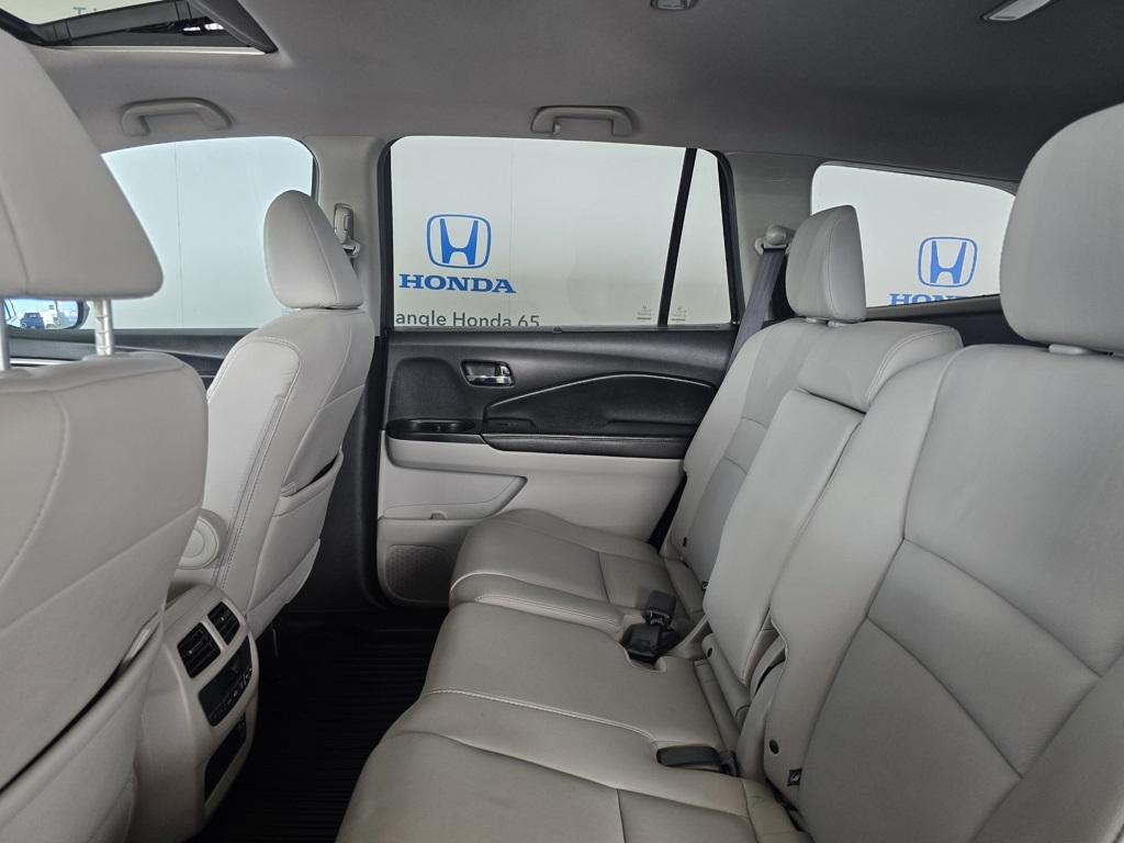 Thumbnail: 2019 Honda Pilot - 17