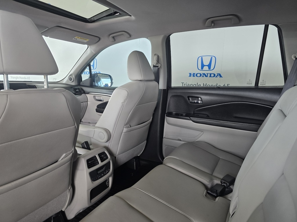 Thumbnail: 2019 Honda Pilot - 18