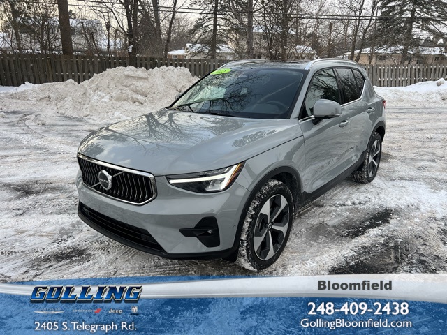 2025 Volvo XC40 B5 Plus Bright Theme AWD