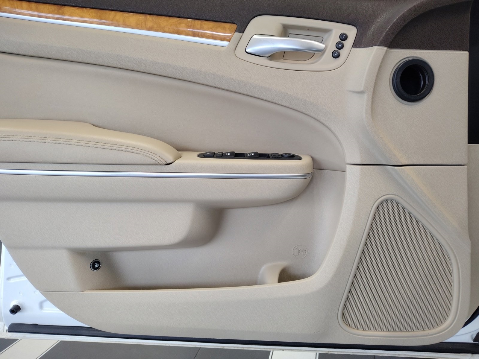 Used Car 2012 Chrysler 300  Limited For Sale Under $12,000 In San Antonio, Texas