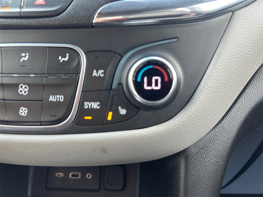 Used Car 2022 Chevrolet Equinox  Lt For Sale Under $20,000 In Floresville, Texas