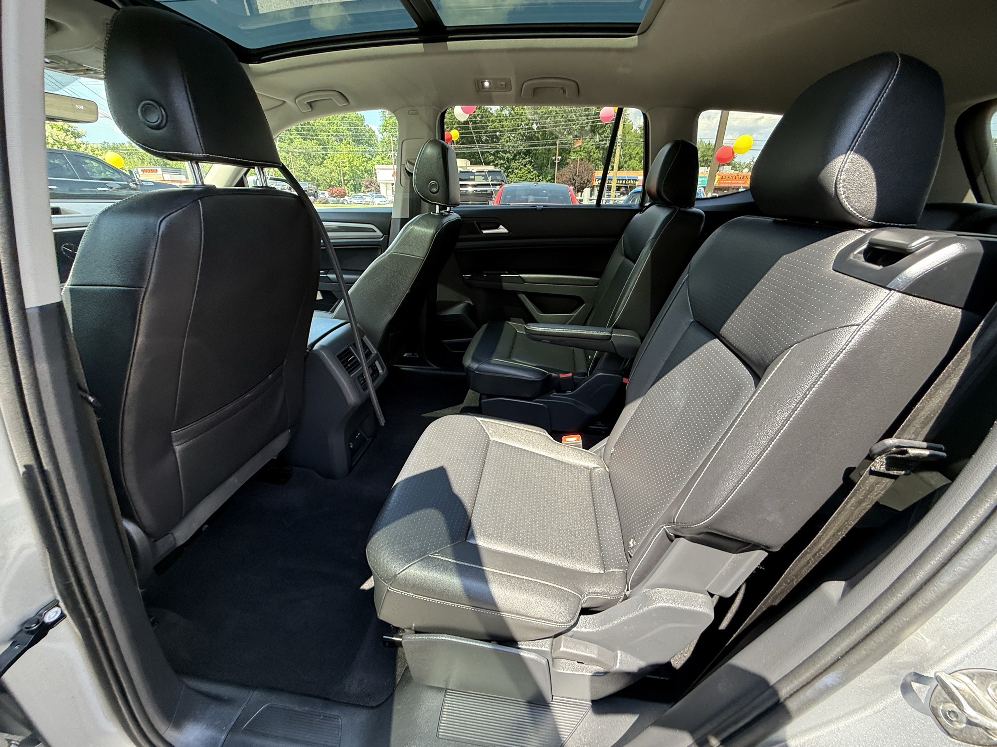 2021 Volkswagen Atlas V6 SE Technology R-Line photo 7