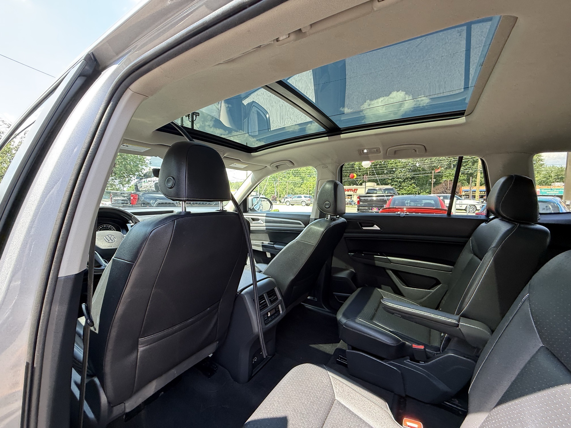 2021 Volkswagen Atlas V6 SE Technology R-Line photo 8