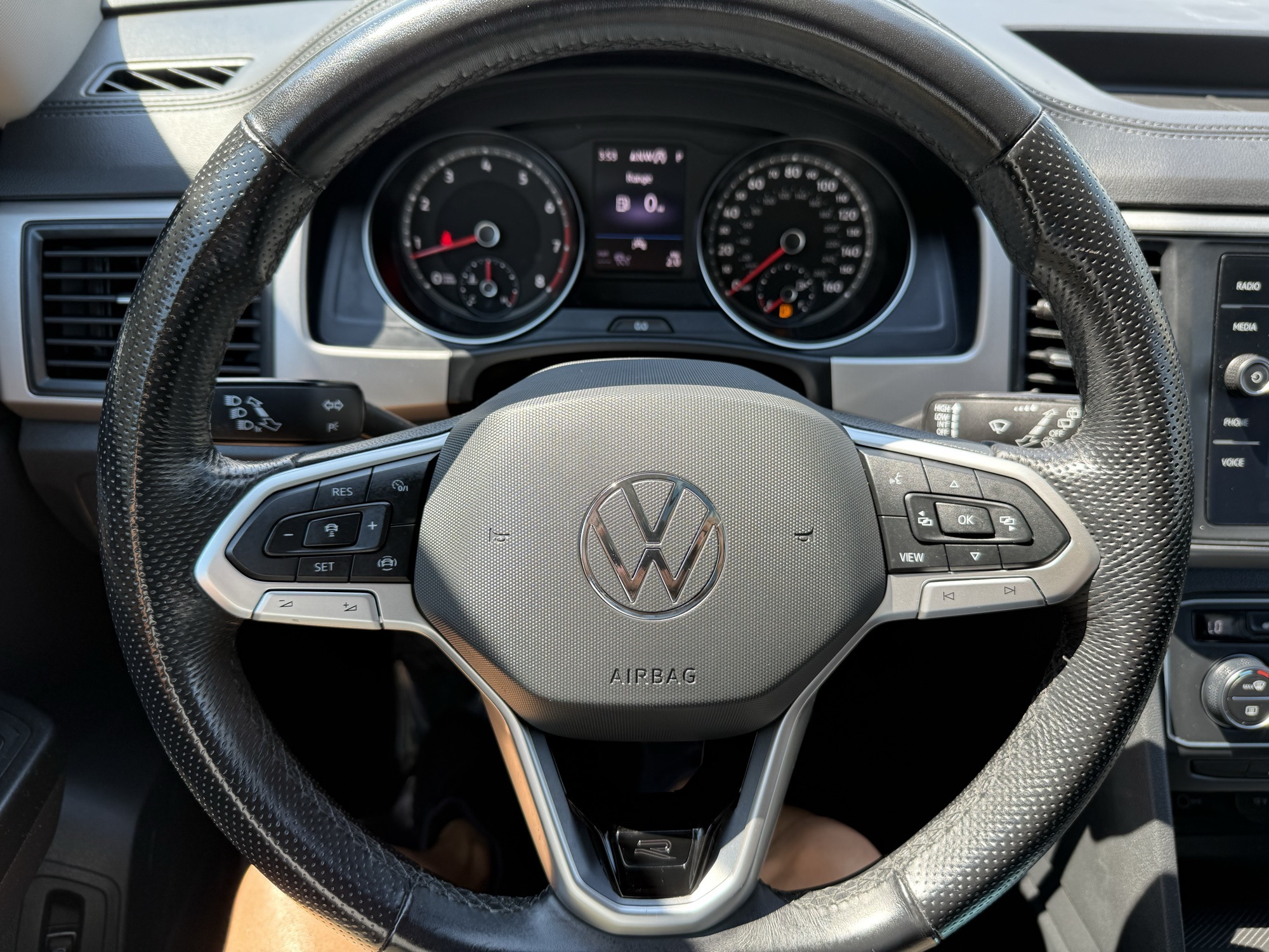 2021 Volkswagen Atlas V6 SE Technology R-Line photo 11